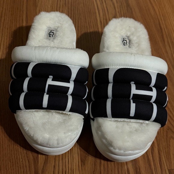 UGG Shoes - UGG Maxi Slide Logo Black & White Platform Slippers Size 7